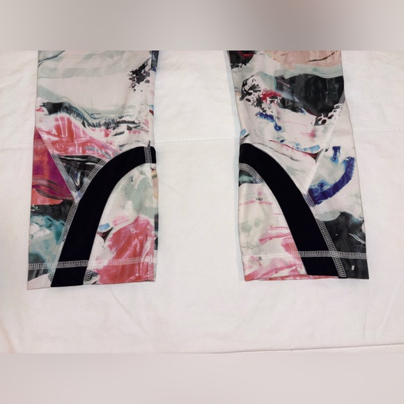 Lululemon Run Inspire Crop II All Full-On Luxtreme Pigment Wave Multi Black - 4 - Picture 3 of 14